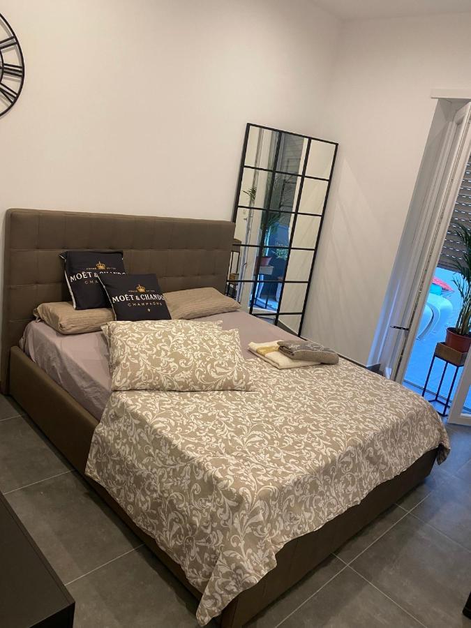 Decoluxe !Apartamento Con 1 Camera Da Letto , In Zona San Paolo , Via Martiniana 토리노 외부 사진