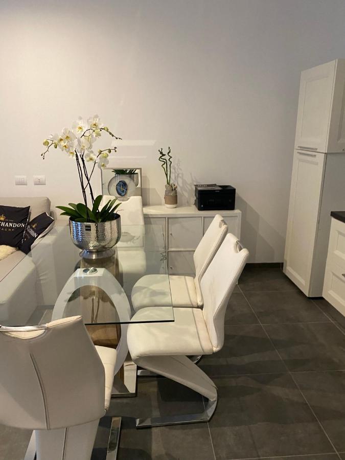 Decoluxe !Apartamento Con 1 Camera Da Letto , In Zona San Paolo , Via Martiniana 토리노 외부 사진