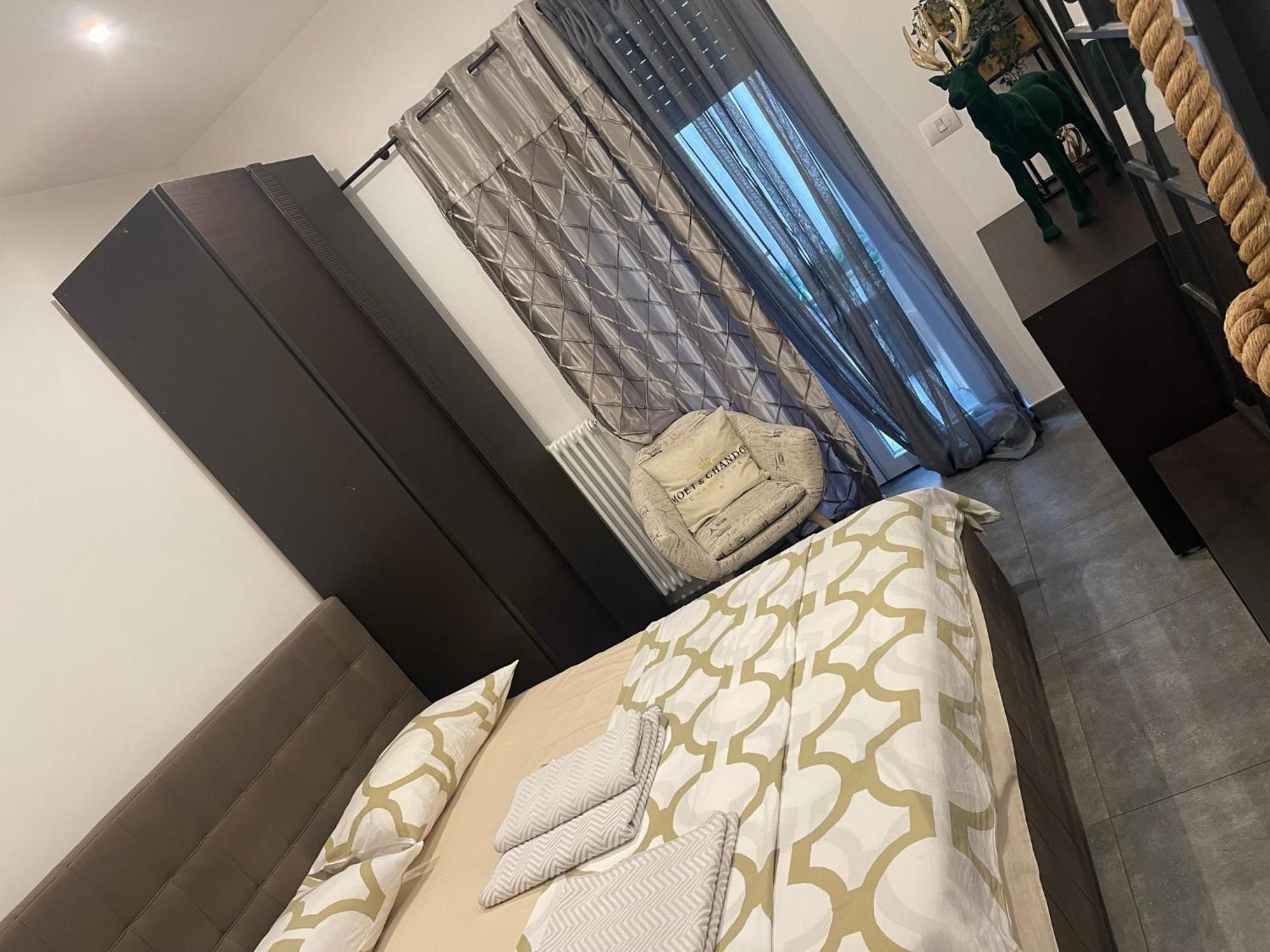 Decoluxe !Apartamento Con 1 Camera Da Letto , In Zona San Paolo , Via Martiniana 토리노 외부 사진